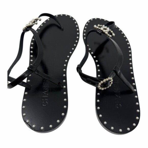 CHANEL Black Patent Leather CC Pearl Embellished Logo Flat Thong Sandals - Picture 8 of 11